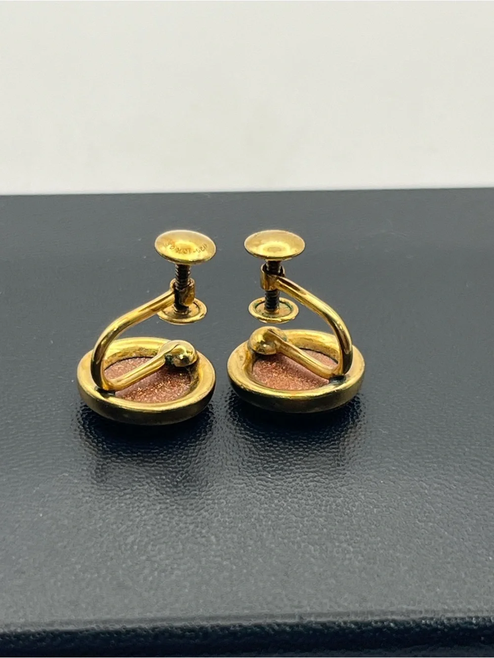 12k gold filled goldstone brown sparkly cabochon screw back earrings vintage